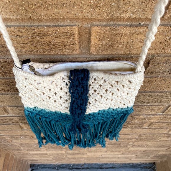 Crochet Macrame' Woven Fringed Bag Ombre' Crossbody - Picture 5 of 9